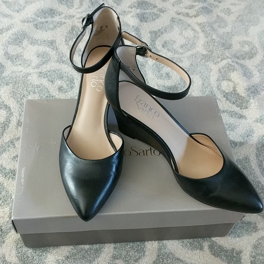 Franco Sarto womens 8 black wedges